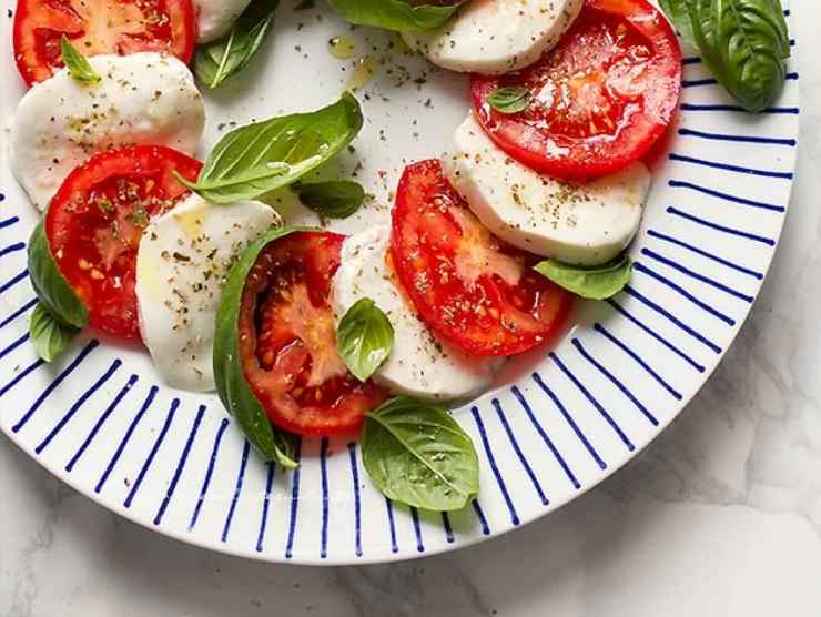 L'insalata caprese contiene una quantità elevata di sali minerali (fonte web) 