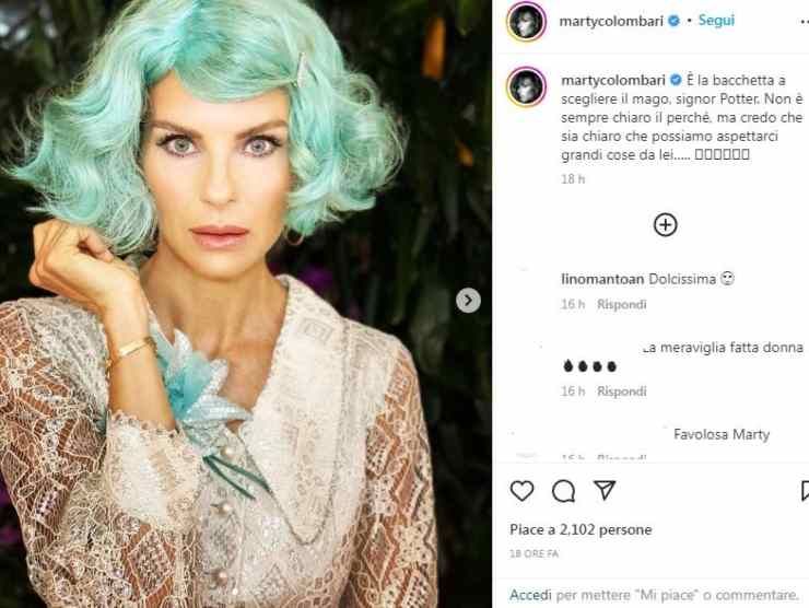 Martina Colombari con i capelli turchini (Instagram) 15.10.2022 crmag