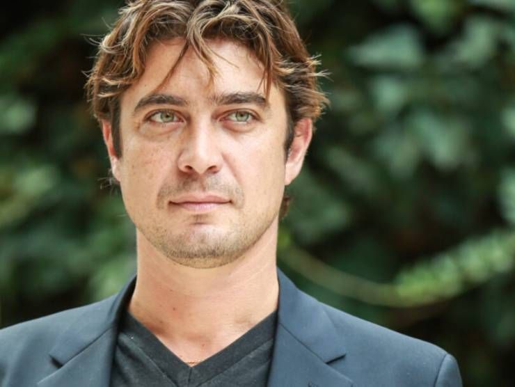 Riccardo Scamarcio (web source) 6.10.2022 crmag 2