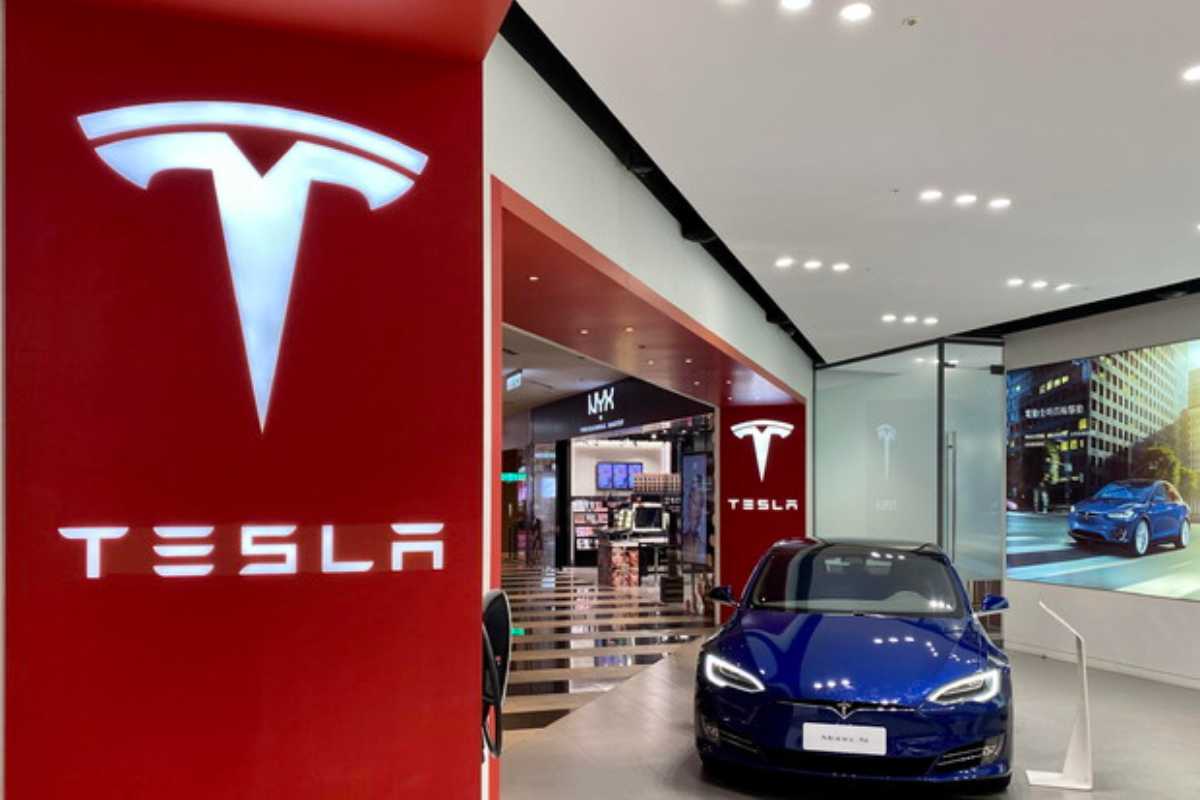 Tesla, ritiro automobili