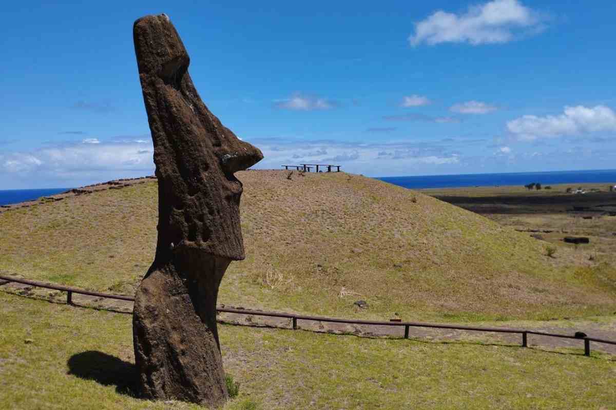 Giganti di legno o pietra come quelli di Rapa Nui