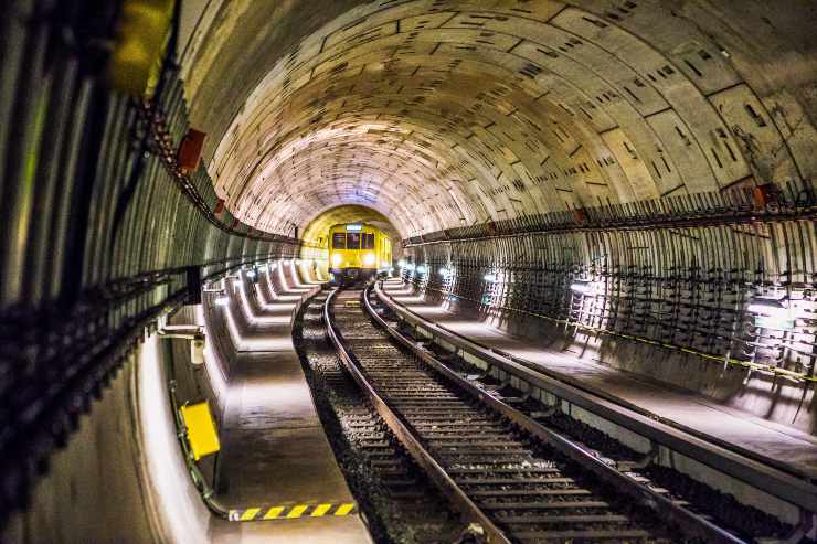 Treni troppo grandi per la galleria