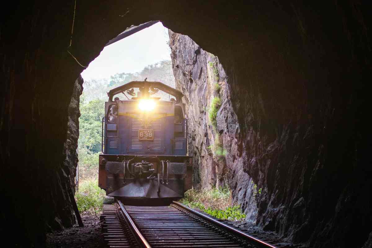 Treni troppo grandi per la galleria