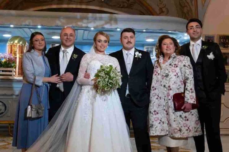 Matrimonio nipote Boss delle Cerimonie imprevisto alle nozze - CrMag.it/ Instagram 
