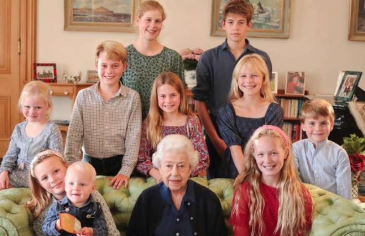 Royal Family: l'ultima commuovente foto della Regina