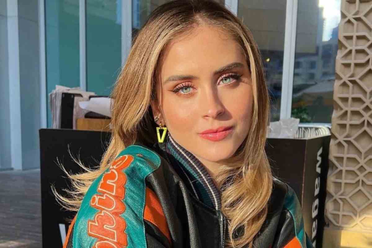 valentina ferragni maglietta sbottonata