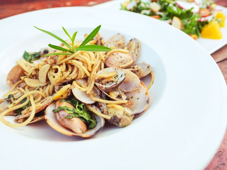 spaghetti vongole e peperoni